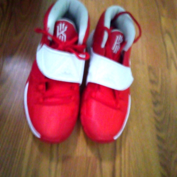 Nike brand new basketball shoes - Picture 3 of 4